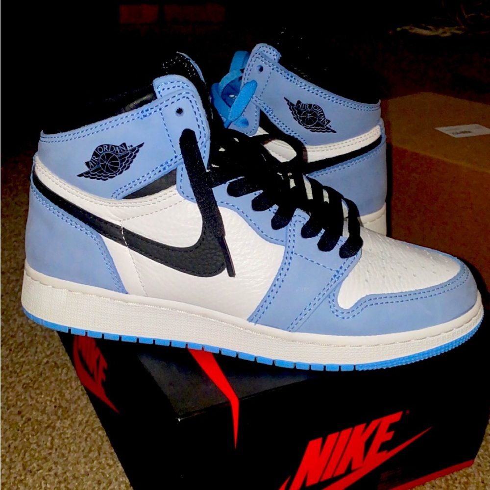 University Blues Jordan One size 6Y